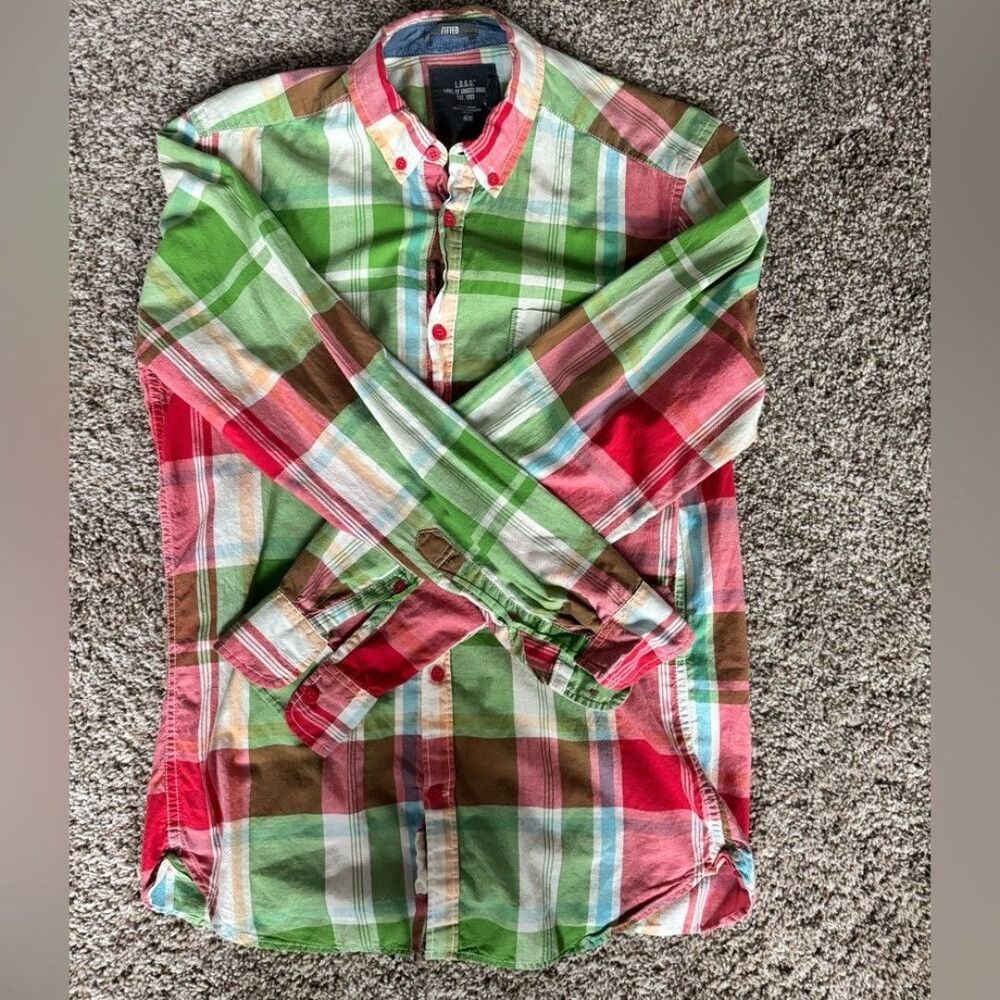 Men’s red and green plaid button down shirt